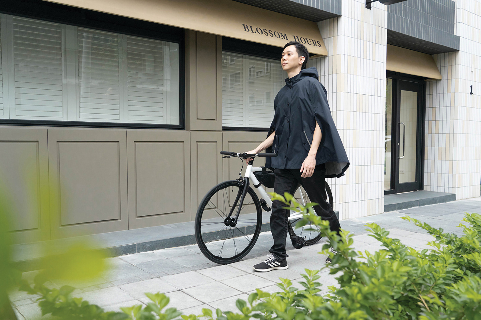 The Cloak Classic 1 is an attachable raincoat bag for urban riders — always prepared for the changing weather. (Photo: Taipei Cycle)